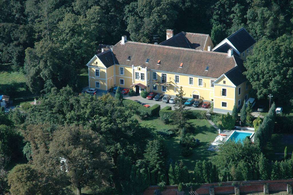 Kastelyfogado Sitke Hotel Bagian luar foto