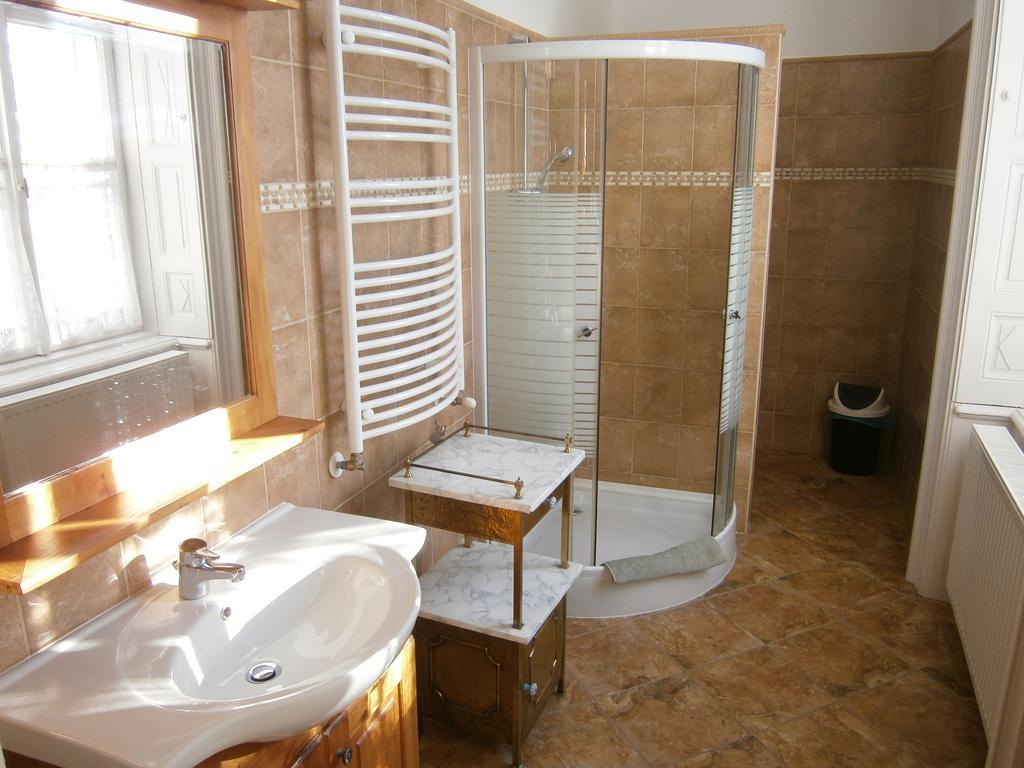 Kastelyfogado Sitke Hotel Ruang foto