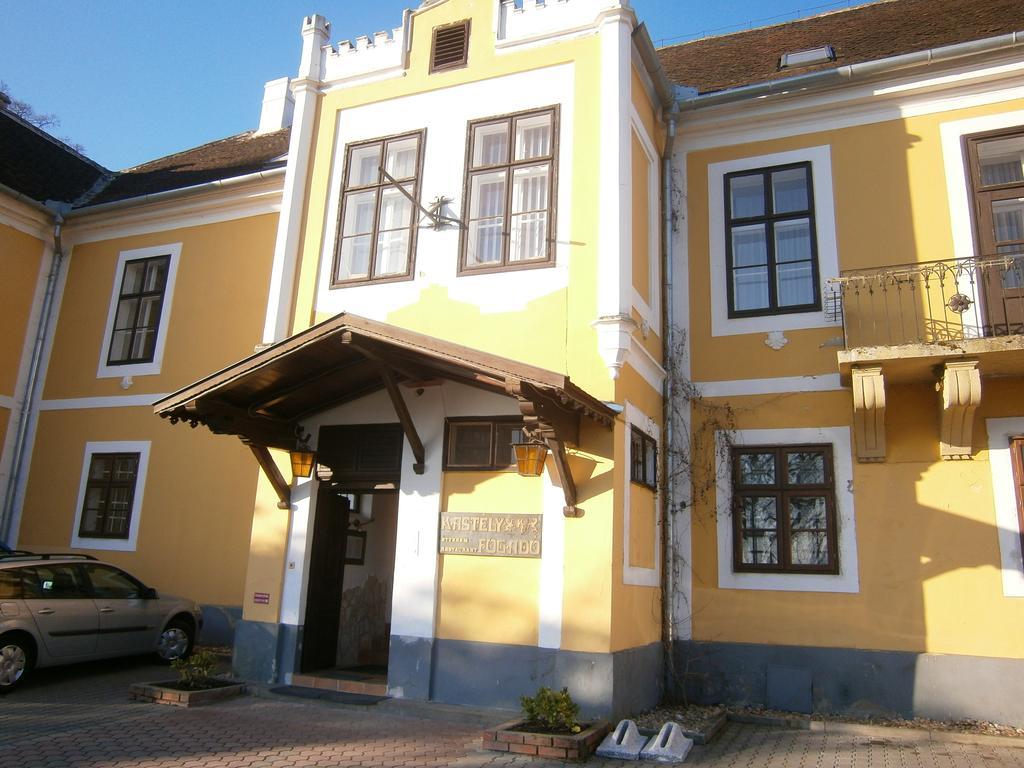Kastelyfogado Sitke Hotel Bagian luar foto